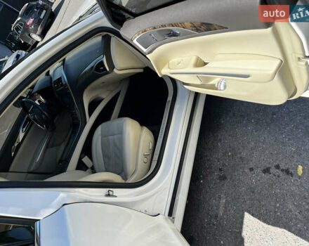 Білий Лінкольн MKZ, об'ємом двигуна 2 л та пробігом 265 тис. км за 12500 $, фото 11 на Automoto.ua