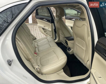 Белый Линкольн МКЗ, объемом двигателя 2 л и пробегом 315 тыс. км за 11800 $, фото 9 на Automoto.ua