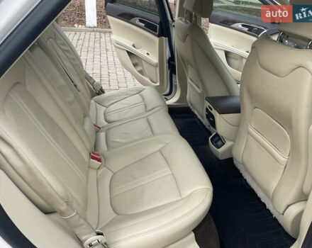 Белый Линкольн МКЗ, объемом двигателя 2 л и пробегом 315 тыс. км за 11800 $, фото 8 на Automoto.ua