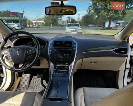 Білий Лінкольн MKZ, об'ємом двигуна 2 л та пробігом 265 тис. км за 12500 $, фото 13 на Automoto.ua