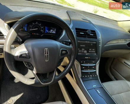 Білий Лінкольн MKZ, об'ємом двигуна 2 л та пробігом 265 тис. км за 12500 $, фото 17 на Automoto.ua