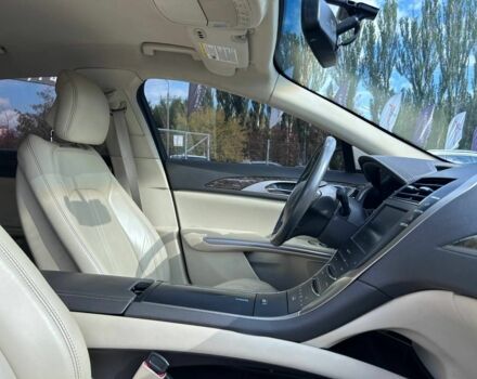 Білий Лінкольн MKZ, об'ємом двигуна 2 л та пробігом 260 тис. км за 12400 $, фото 9 на Automoto.ua