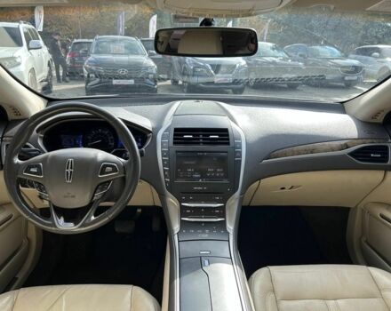 Білий Лінкольн MKZ, об'ємом двигуна 2 л та пробігом 260 тис. км за 12400 $, фото 13 на Automoto.ua