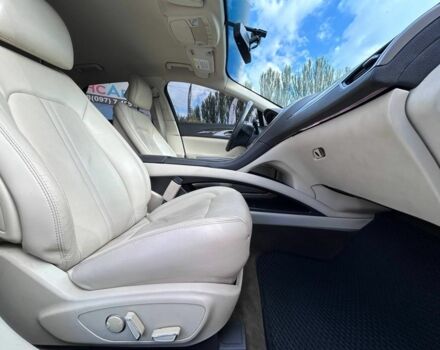 Білий Лінкольн MKZ, об'ємом двигуна 2 л та пробігом 260 тис. км за 12400 $, фото 15 на Automoto.ua