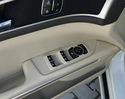 Білий Лінкольн MKZ, об'ємом двигуна 2 л та пробігом 260 тис. км за 12400 $, фото 8 на Automoto.ua