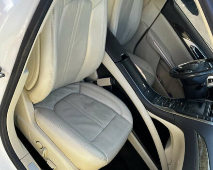 Білий Лінкольн MKZ, об'ємом двигуна 2 л та пробігом 265 тис. км за 12500 $, фото 12 на Automoto.ua