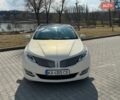 Белый Линкольн МКЗ, объемом двигателя 2 л и пробегом 173 тыс. км за 12400 $, фото 1 на Automoto.ua