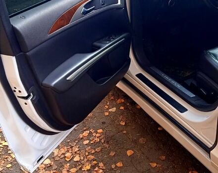 Білий Лінкольн MKZ, об'ємом двигуна 2 л та пробігом 201 тис. км за 13000 $, фото 11 на Automoto.ua