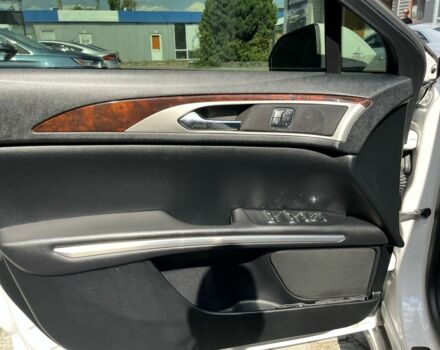 Белый Линкольн МКЗ, объемом двигателя 2 л и пробегом 181 тыс. км за 15500 $, фото 6 на Automoto.ua