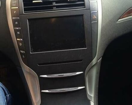 Белый Линкольн МКЗ, объемом двигателя 2 л и пробегом 201 тыс. км за 13000 $, фото 5 на Automoto.ua