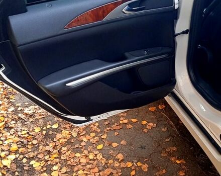 Білий Лінкольн MKZ, об'ємом двигуна 2 л та пробігом 201 тис. км за 13000 $, фото 10 на Automoto.ua