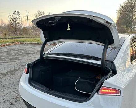 Белый Линкольн МКЗ, объемом двигателя 2 л и пробегом 160 тыс. км за 12999 $, фото 5 на Automoto.ua