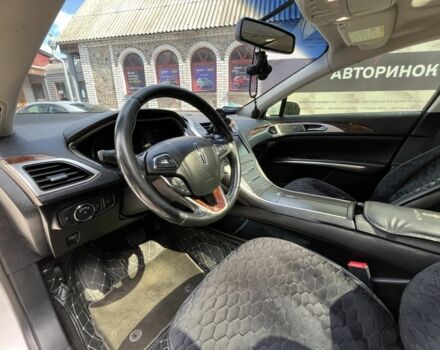 Белый Линкольн МКЗ, объемом двигателя 2 л и пробегом 181 тыс. км за 15500 $, фото 7 на Automoto.ua