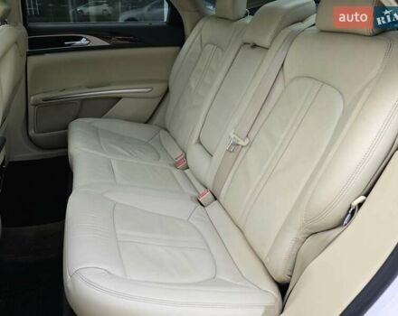 Белый Линкольн МКЗ, объемом двигателя 3.73 л и пробегом 164 тыс. км за 13300 $, фото 33 на Automoto.ua