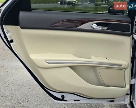 Белый Линкольн МКЗ, объемом двигателя 3.73 л и пробегом 164 тыс. км за 13300 $, фото 35 на Automoto.ua