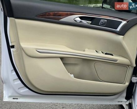 Білий Лінкольн MKZ, об'ємом двигуна 3.7 л та пробігом 164 тис. км за 13300 $, фото 32 на Automoto.ua