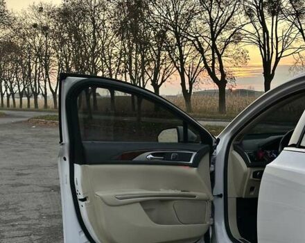 Белый Линкольн МКЗ, объемом двигателя 2 л и пробегом 160 тыс. км за 12999 $, фото 7 на Automoto.ua