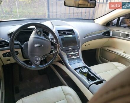 Белый Линкольн МКЗ, объемом двигателя 3.7 л и пробегом 150 тыс. км за 12500 $, фото 2 на Automoto.ua