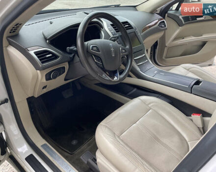 Білий Лінкольн MKZ, об'ємом двигуна 2 л та пробігом 140 тис. км за 12200 $, фото 16 на Automoto.ua