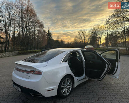 Білий Лінкольн MKZ, об'ємом двигуна 2 л та пробігом 162 тис. км за 12500 $, фото 4 на Automoto.ua