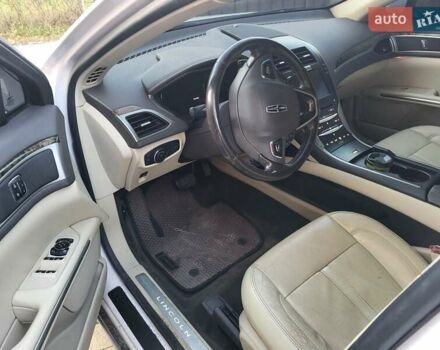 Белый Линкольн МКЗ, объемом двигателя 3.7 л и пробегом 150 тыс. км за 12500 $, фото 3 на Automoto.ua