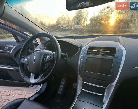 Білий Лінкольн MKZ, об'ємом двигуна 2 л та пробігом 162 тис. км за 12500 $, фото 5 на Automoto.ua