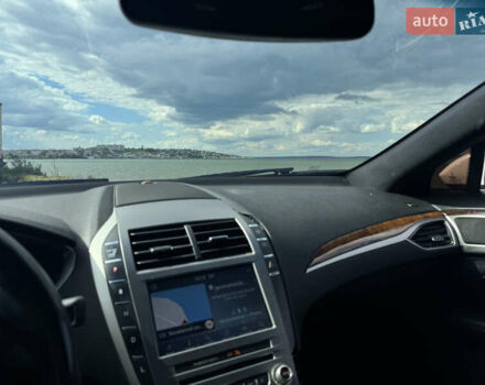 Белый Линкольн МКЗ, объемом двигателя 2 л и пробегом 145 тыс. км за 19500 $, фото 2 на Automoto.ua