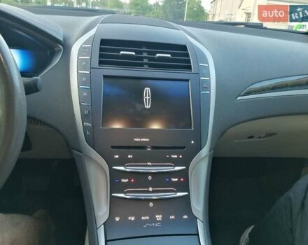 Белый Линкольн МКЗ, объемом двигателя 2 л и пробегом 138 тыс. км за 14000 $, фото 16 на Automoto.ua