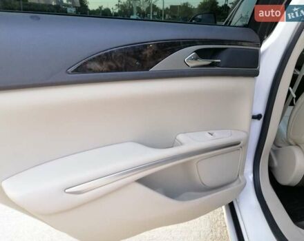 Белый Линкольн МКЗ, объемом двигателя 2 л и пробегом 138 тыс. км за 14000 $, фото 20 на Automoto.ua