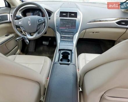 Білий Лінкольн MKZ, об'ємом двигуна 2 л та пробігом 124 тис. км за 1750 $, фото 7 на Automoto.ua