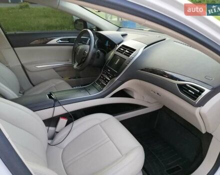 Белый Линкольн МКЗ, объемом двигателя 2 л и пробегом 138 тыс. км за 14000 $, фото 10 на Automoto.ua