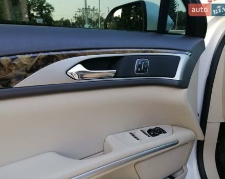Белый Линкольн МКЗ, объемом двигателя 2 л и пробегом 138 тыс. км за 14000 $, фото 18 на Automoto.ua