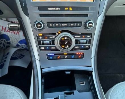 Белый Линкольн МКЗ, объемом двигателя 2 л и пробегом 69 тыс. км за 5900 $, фото 13 на Automoto.ua