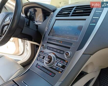 Білий Лінкольн MKZ, об'ємом двигуна 2 л та пробігом 143 тис. км за 21000 $, фото 22 на Automoto.ua