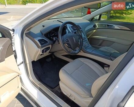 Білий Лінкольн MKZ, об'ємом двигуна 2 л та пробігом 143 тис. км за 21000 $, фото 16 на Automoto.ua