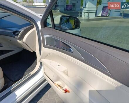 Білий Лінкольн MKZ, об'ємом двигуна 2 л та пробігом 143 тис. км за 21000 $, фото 20 на Automoto.ua