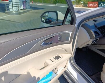 Білий Лінкольн MKZ, об'ємом двигуна 2 л та пробігом 143 тис. км за 21000 $, фото 10 на Automoto.ua