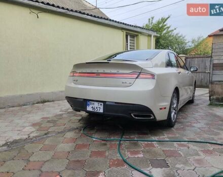 Бежевый Линкольн МКЗ, объемом двигателя 2 л и пробегом 132 тыс. км за 10000 $, фото 1 на Automoto.ua