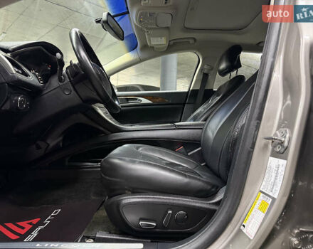 Бежевый Линкольн МКЗ, объемом двигателя 2 л и пробегом 172 тыс. км за 9100 $, фото 20 на Automoto.ua