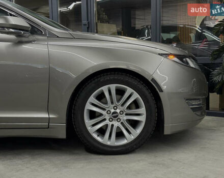 Бежевый Линкольн МКЗ, объемом двигателя 2 л и пробегом 172 тыс. км за 9100 $, фото 4 на Automoto.ua