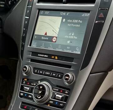 Бежевый Линкольн МКЗ, объемом двигателя 2 л и пробегом 210 тыс. км за 12000 $, фото 12 на Automoto.ua