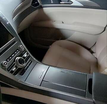 Бежевий Лінкольн MKZ, об'ємом двигуна 2 л та пробігом 107 тис. км за 21000 $, фото 24 на Automoto.ua