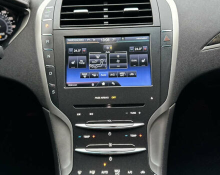 Черный Линкольн МКЗ, объемом двигателя 2 л и пробегом 209 тыс. км за 10000 $, фото 26 на Automoto.ua