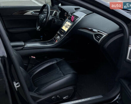 Черный Линкольн МКЗ, объемом двигателя 2 л и пробегом 323 тыс. км за 15900 $, фото 10 на Automoto.ua