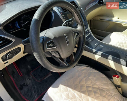 Красный Линкольн МКЗ, объемом двигателя 2 л и пробегом 147 тыс. км за 13300 $, фото 7 на Automoto.ua