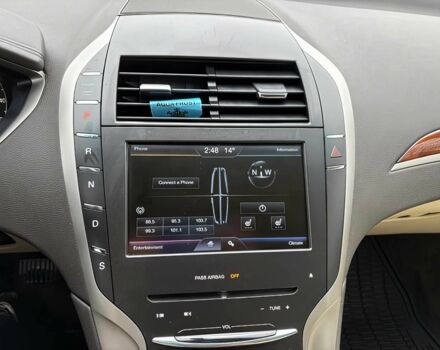 Красный Линкольн МКЗ, объемом двигателя 2 л и пробегом 83 тыс. км за 6000 $, фото 10 на Automoto.ua