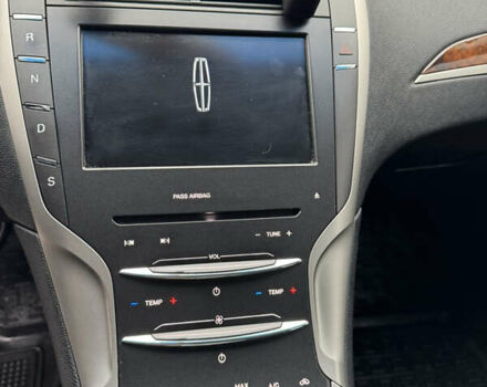 Червоний Лінкольн MKZ, об'ємом двигуна 2 л та пробігом 130 тис. км за 13000 $, фото 4 на Automoto.ua