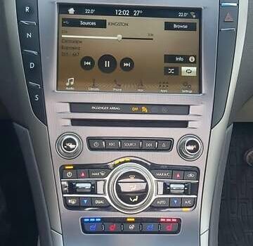 Красный Линкольн МКЗ, объемом двигателя 2 л и пробегом 137 тыс. км за 14850 $, фото 4 на Automoto.ua