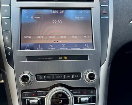 Красный Линкольн МКЗ, объемом двигателя 2 л и пробегом 33 тыс. км за 21500 $, фото 5 на Automoto.ua