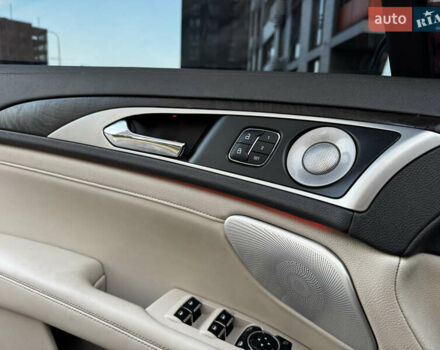 Красный Линкольн МКЗ, объемом двигателя 2 л и пробегом 61 тыс. км за 17900 $, фото 40 на Automoto.ua